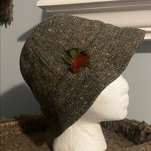 100% wool Stylish Tweed Bucket Hat with Feather Accent Vintage